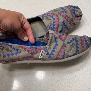 DONATED Indian motif TOMS